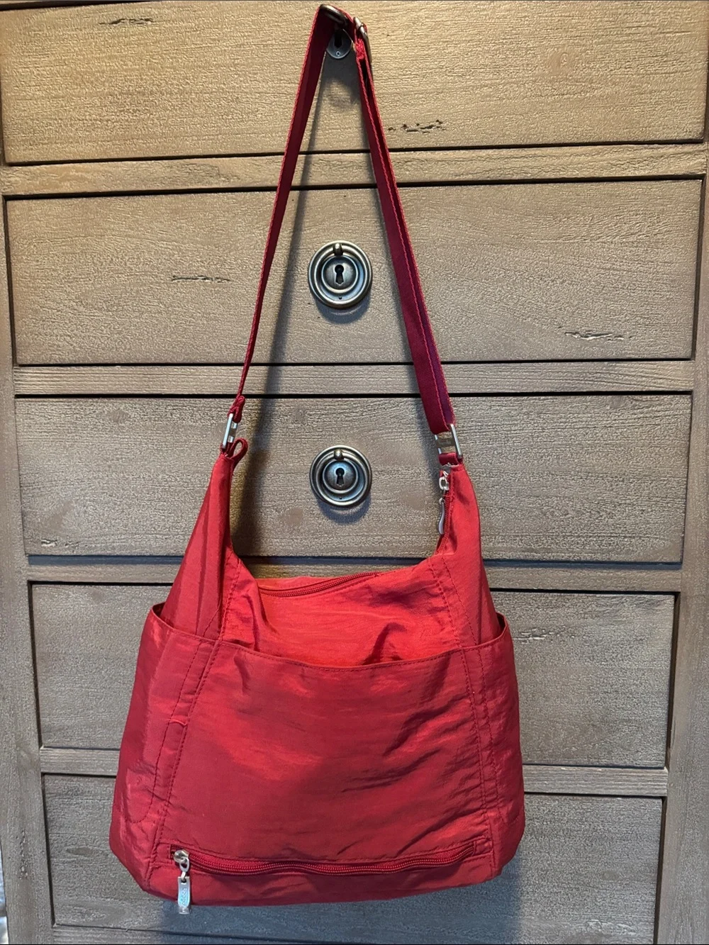 Baggallini Sienna Red crossbody Hobo bag Canvas pockets zip top Travel Vacation